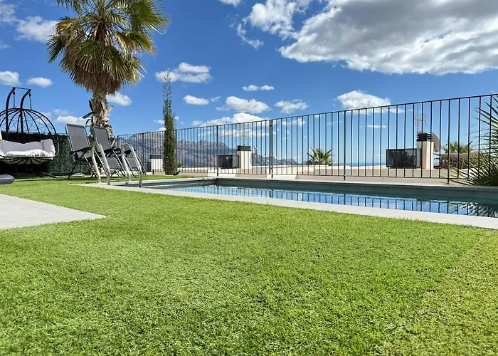 Preciosa Villa Con Piscina Privada Y Vistas Al Mar